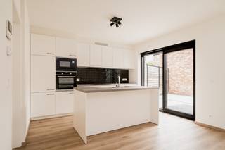 dit nieuwbouw appartement is gelegen nabij de kern van Waarschoot, voorzien van een hoogstaande afwerking en technieken vinkt dit appartement...