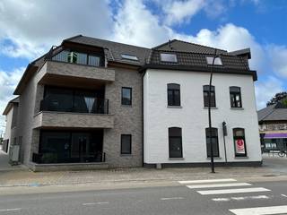 Hoekappartement op de tweede verdieping in de nieuwbouw residentie "De Rembrandt". Gebouwd met oog voor detail en comfort.Bij de afwerking van de...