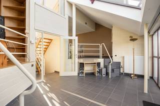 Bent u op zoek naar een woning waar design, lichtinval en functionaliteit naadloos samenkomen op een toplocatie in centrum Aartselaar? Deze...