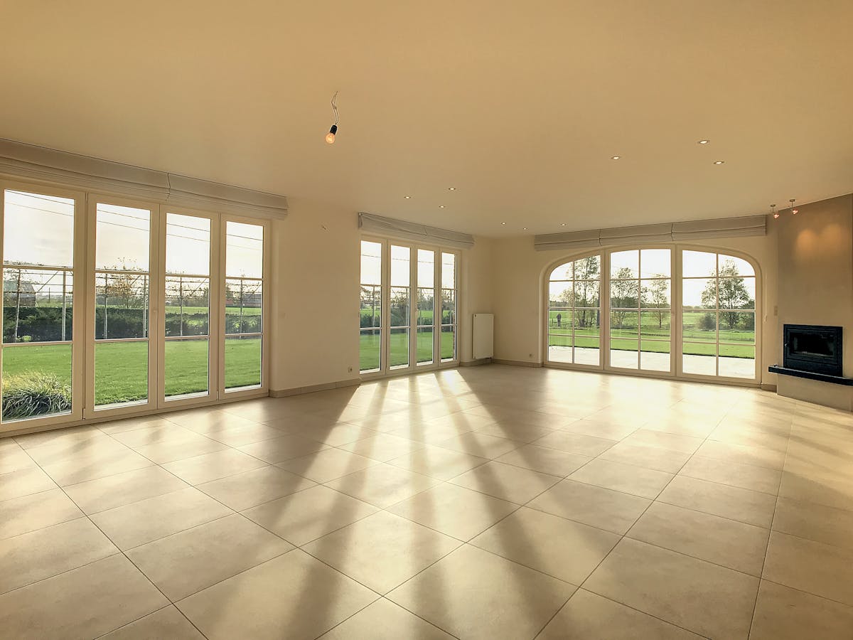 Alleenstaande woning met 3 slaapkamers en tuin te Torhout. - foto 4