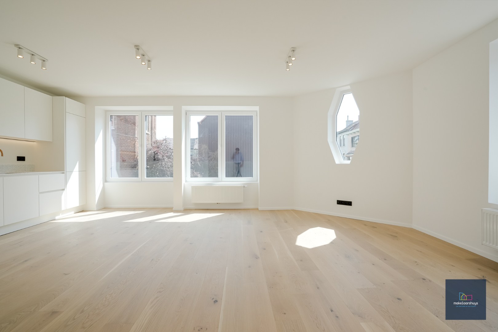 Stijlvol gerenoveerd 2 slaapkamerappartement - foto 3
