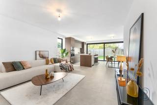 2 kwalitatieve luxueuze ENERGIENEUTRALE moderne nieuwbouwwoningen (21% btw). E-PEIL 0, TOPAFGEWERKT! INDELING: inkom met apart toilet,...