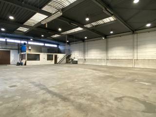 Bent u op zoek naar een unieke locatie voor uw detailhandel in het hart van Pittem?Deze veelzijdige en goed gelegen aangeboden atelier biedt een...