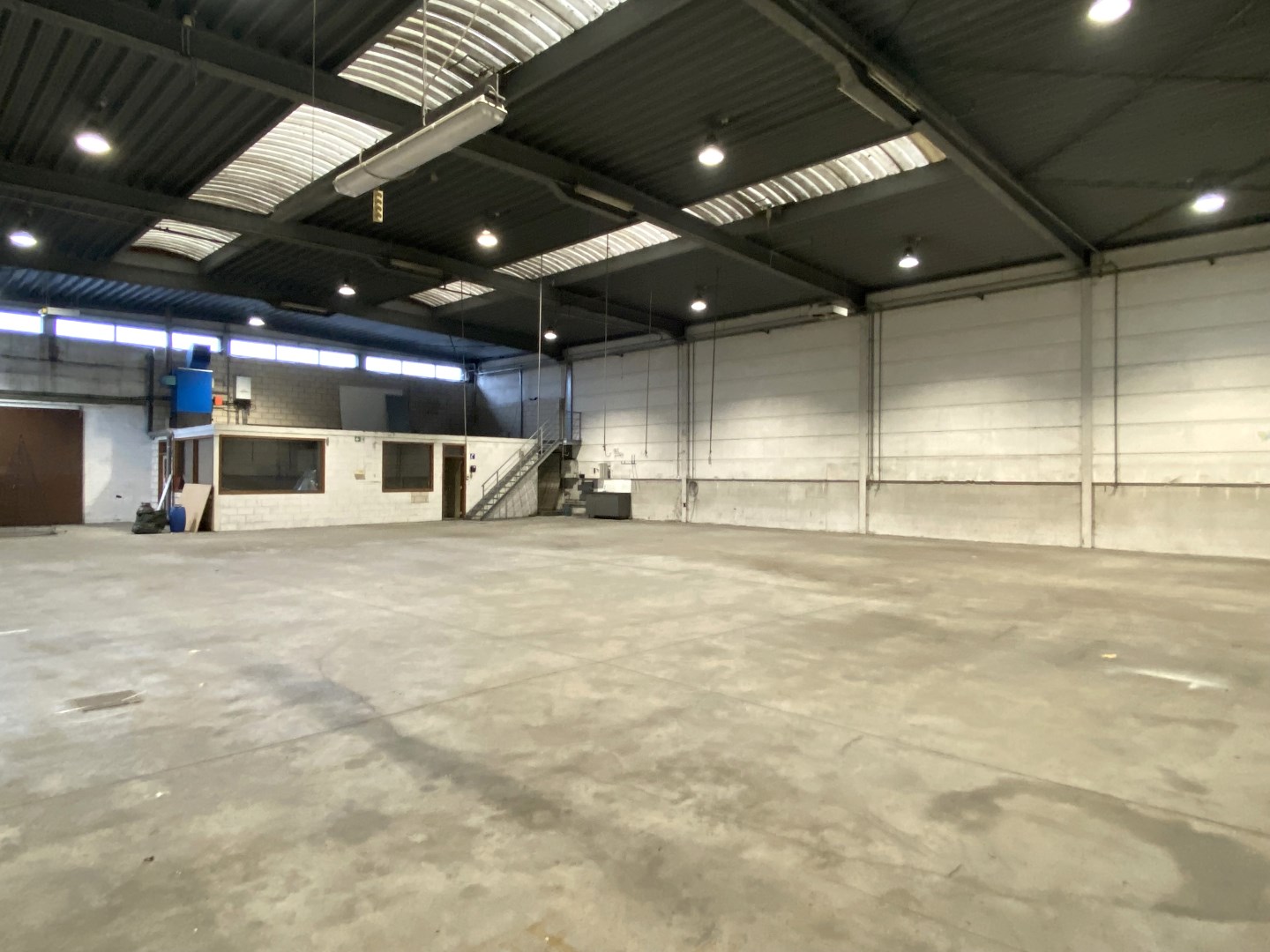 ATELIER MET BUREEL IN HARTJE PITTEM - IDEAAL VOOR DETAILHANDEL! - foto 3