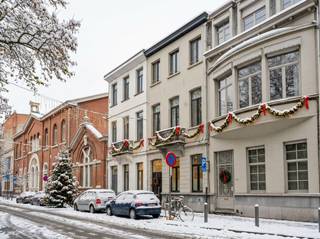 In de prestigieuze Markgravebuurt bieden wij dit statige herenhuis met tuin aan. De woning onderscheidt zich door haar royale ruimtes,...