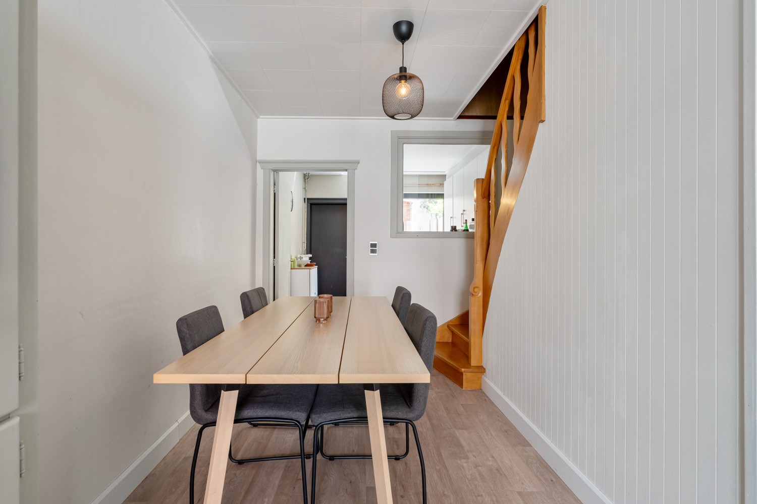 Rustig gelegen woning met 2 slaapkamers en een koer nabij het station te centrum Leuven! - foto 5