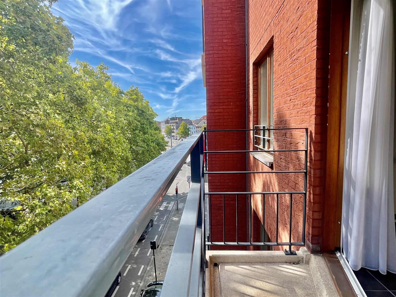 Recent gemeubeld 1K-appt op derde verdiep met terras! - foto 1