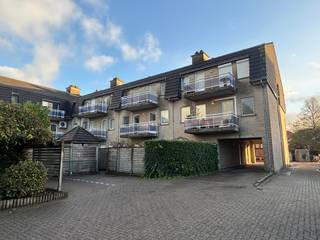Lichtrijk en energiezuinig appartement op de bovenste verdieping in een gebouw met lift! Het 3-gevel appartement is uiterst centraal gelegen in...