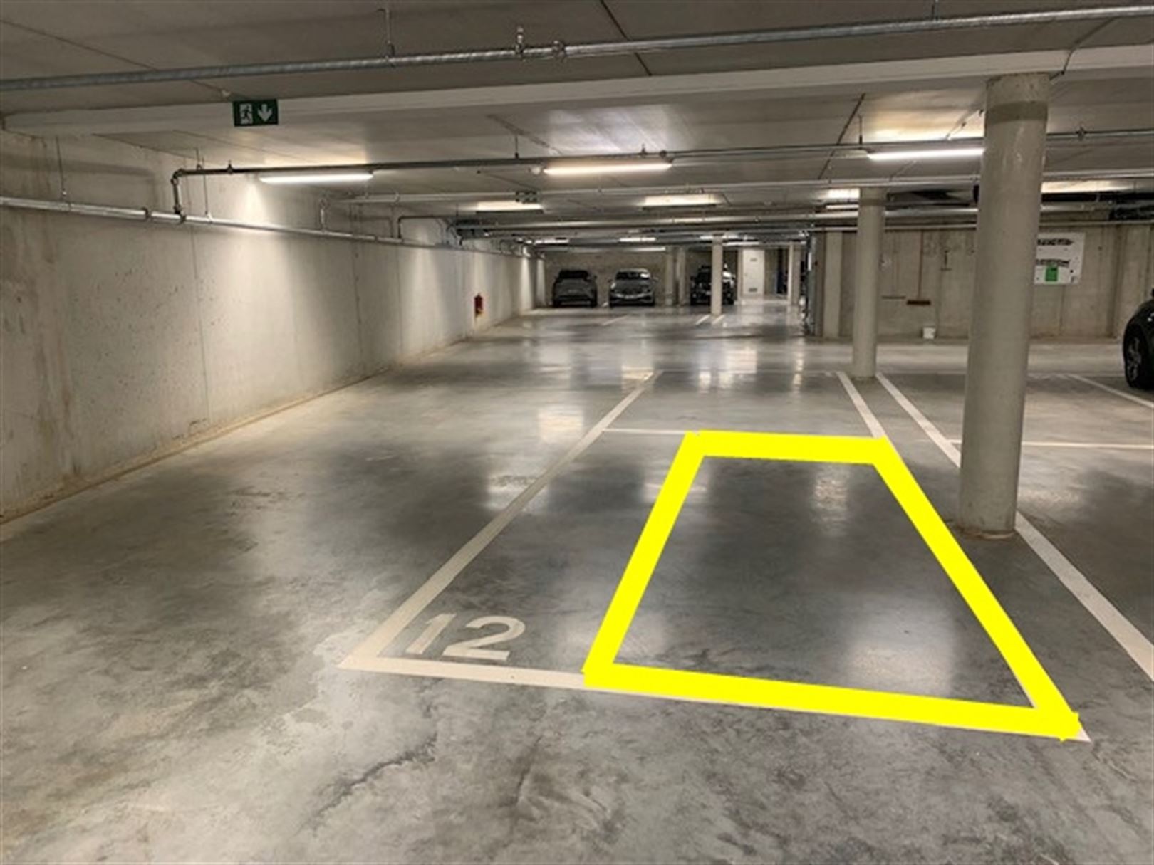 Ondergrondse staanplaats voor moto/ kleine auto  in de Groene Poort, midden in het centrum van Schelle. - foto 1