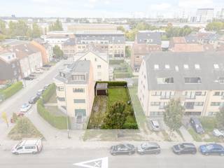 Bouwgrond op 2 are 75 ca voor halfopen bebouwing te koop in Vilvoorde centrumOntdek deze gunstig gelegen bouwgrond in het centrum van Vilvoorde. Met...