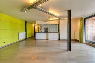 Op een centrale ligging bevindt zich dit lichtrijke appartement (136 m²) op de derde verdieping van in robuust gebouw. Een uniek stadsproject...