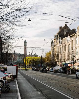 GENT - Ben je op zoek naar een handelsgelijkvloers op commerciële topligging te Gent?Dan is dit handelspand misschien iets voor u. De belangrijkste...