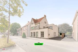 Welkom in deze charmante en authentieke woning waar karakter, ruimte en natuur harmonieus samenkomen. Gelegen op een centrale en toch rustige...