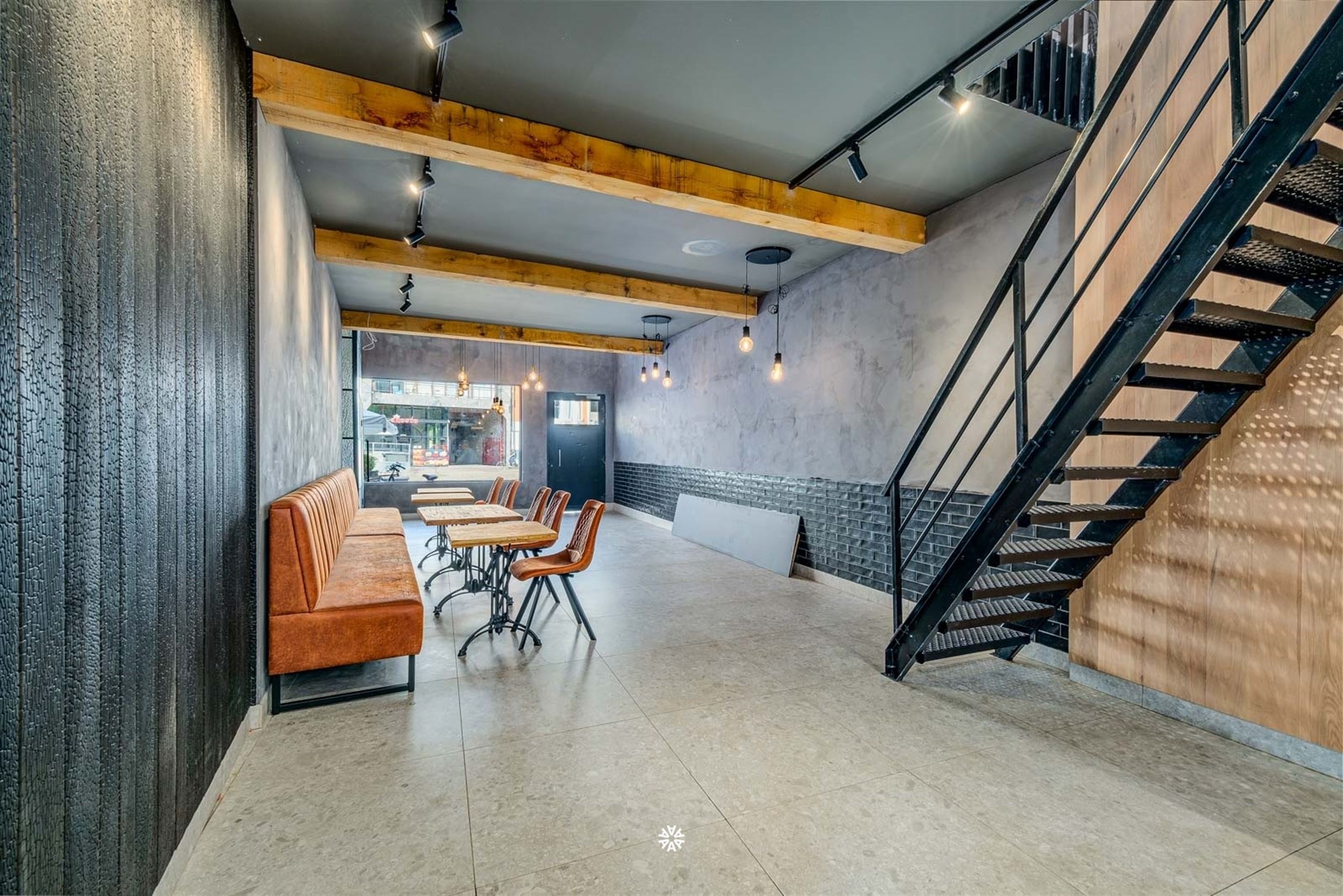 Immeuble commercial charmant et entièrement rénové sur Houtbriel à Sint-Niklaas - photo 3