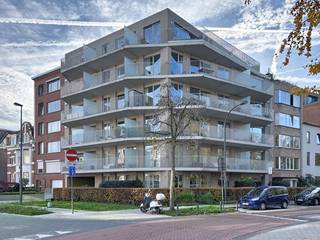 Appartement (ca.55m²) op de 5de verdieping met terras (ca.12m²). De residentie bevindt zich op een zeldzaam groene hoeklocatie met...