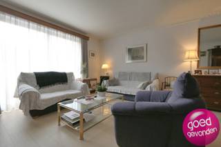 SALE ON ANNIUNITY. Bouquet : 130,000 € bare ownership + Annuity : 700 € per month, indexed annually + Duration : lifelong on one head + For discretion, the owner does not wish to publish the address, contact our office for a visit on site. SPACIOUS APARTMENT OF 120 M² with 3 bedrooms, equipped with a terrace, a spacious basement storage room and an underground garage, ideally located within walking distance of the city center, in the immediate vicinity of schools, shops, restaurants, etc. EVERYTHING ACCESSIBLE BY ELEVATOR - located on the first floor of a small Residence. LOTS OF SPACE and LOTS OF LIGHT - an apartment with 3 bedrooms is a rarity nowadays, here you will also enjoy a lot of space thanks to the entrance hall, living room and kitchen that have the same dimensions as in a large house. RECENTLY RENEWED - insulation roof and walls, new gas boiler (2020), new kitchen (2019), renovated bathroom (2019).  LAY-OUT. Very large entrance hall with cloakroom and separate toilet (11 m²) + spacious living room with balcony (40 m²) + separate dining kitchen, fully equipped, recently renovated (14 m²) + terrace (4 m²) + spacious kitchen storage room (7 m²) + large bathroom with walk-in shower and two sinks, recently renovated (10 m²) + 3 bedrooms, one with a balcony + spacious basement storage room accessible by elevator + underground garage box accessible by elevator.