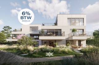 Dit gelijkvloers drieslaapkamerappartement van 115,16 m² beschikt over een inkomhal met plaats voor een vestiairekast, een lichtrijke eet-...