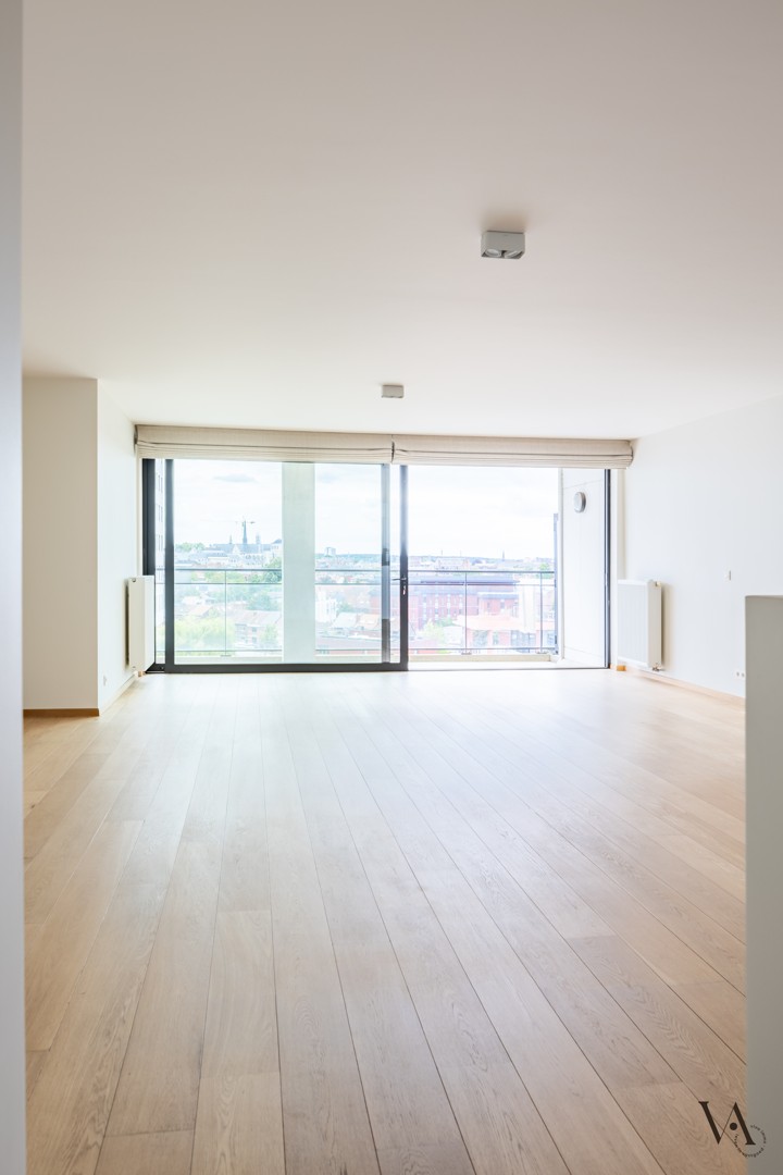 Ruim appartement met 2 slaapkamers en prachtig uitzicht over de jachthaven en het historische centrum - foto 5