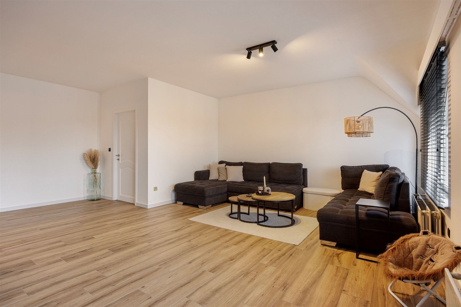 TE HUUR: Ruim gerenoveerd appartement met 3 slaapkamers te Heusden! - foto 4