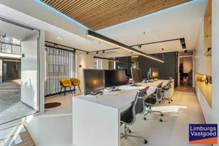 Het kantoorpand aan de Stadsomvaart 165 in Hasselt heeft een grondige renovatie ondergaan, waardoor het nu voldoet aan de meest...