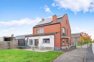 [[ DIT PAND NEEMT DEEL AAN DE ERA OPEN HUIZEN DAG OP 6/12 VAN 14:30 TOT 15:30 ]]Ruime 3 slaapkamer woning met garage op een terrein van 4a 82ca te...