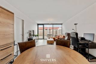 Voor meer info en foto’s, surf naar www.swevers.be – Dit instapklare appartement op de eerste verdieping aan de Koolmijnlaan 30 in...