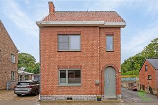 In Velm vinden we deze ruime gezinswoning terug met een grote vrijstaande garage.Het Kasteel van Velm ligt net om de hoek en de school vinden we op...