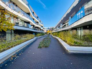 ETTERBEEK, Nabij het Jubelpark. Prachtig appartement van ± 64 m², met 1 slaapkamer.Op de 2e verdieping: ONGEMEUBILEERD * Inkomhal * Apart toilet *...