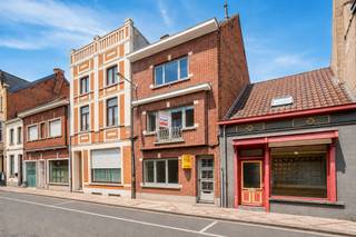 Bent u op zoek naar een woning waar werkelijk alles al voor u is gedaan? Deze verrassend ruime parel in het centrum van Izegem werd smaakvol en...
