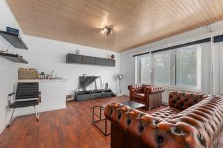 <br /><br />Te koop: Opbrengsteigendom te Kapelstraat 269, Temse, in een rustige residentiële omgeving.<br />Deze woning uit 1971 omvat twee instapklare appartementen, ideaal voor wie wil investeren in vastgoed met directe opbrengst. Beide appartementen hebben conforme elektriciteit en een gunstig EPC-label (B en C), waardoor er geen renovatieplicht geldt. De ligging in een aangename buurt maakt dit een aantrekkelijke keuze voor huurders én investeerders.<br /><br />Belangrijkste ruimtes:<br />• Woonkamer (35 m²) met veel lichtinval<br />• Keuken (10 m²) praktisch ingericht<br />• Slaapkamers (16 m²) comfortabel en ruim<br />• Badkamers (6 m²) functioneel<br />• Berging (3 m²) voor extra opslag<br />• Tweede appartement met woonkamer (25 m²), keuken (10 m²), slaapkamers (16 m²) en badkamer (6 m²)<br /><br />Troeven:<br />• Opbrengsteigendom met 2 instapklare appartementen<br />• Geen renovatieplicht, EPC: B én EPC: C<br />• Beide appartementen met conforme elektriciteit<br /><br />Neem vandaag nog contact op met je ERA-makelaar voor een bezoek.<br />JOUW DROOMOPBRENGSTEIGENDOM. ZO GEVONDEN!