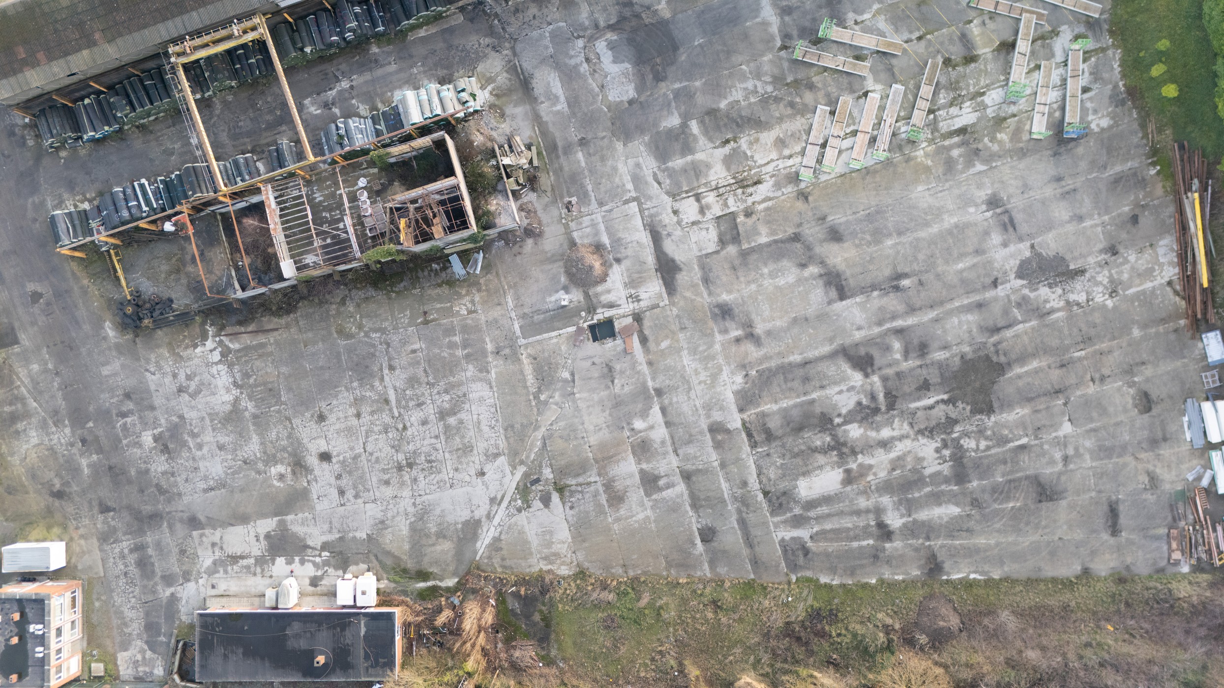 Buitenopslag (6200m²) en opslagruimte (400m²) te huur in Waregem - foto 3