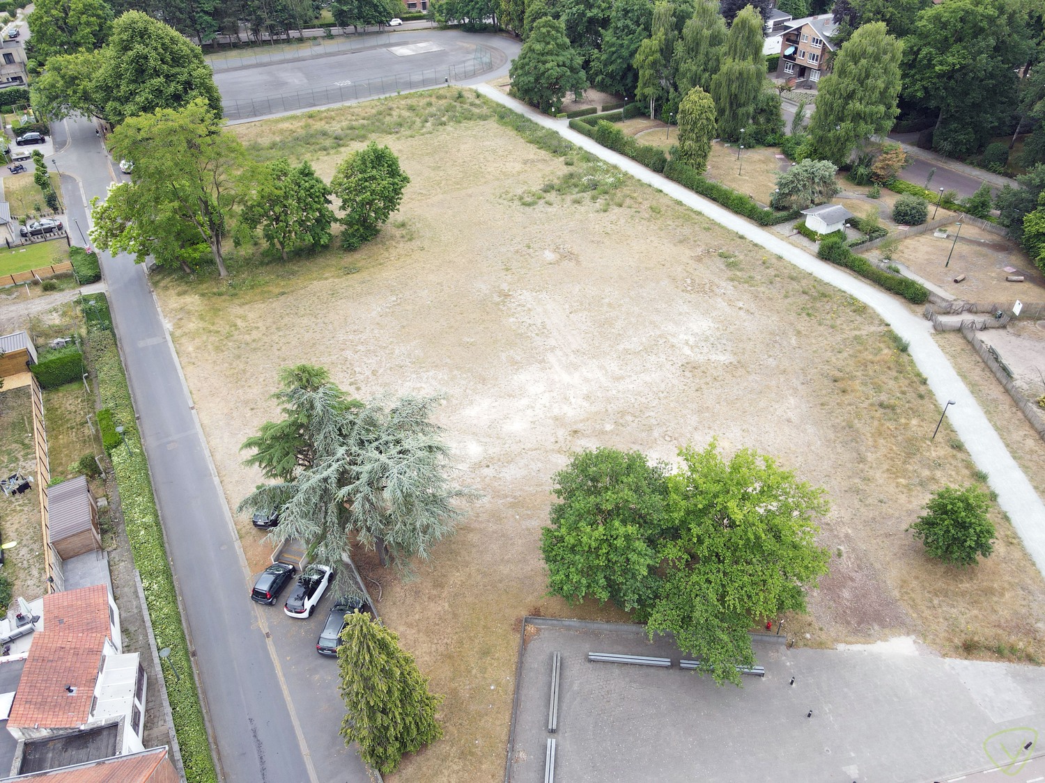 Projectgrond voor meergezinswoningen op unieke locatie aan het Heldenpark in Eeklo - foto 1