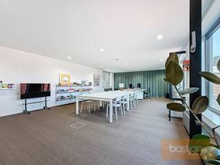 Kantoorruimte van 70m².Deze kantoorruimte is gelegen op het eerste verdiep van een kantorengebouw.  Toegankelijk via een trap, voorzien van...