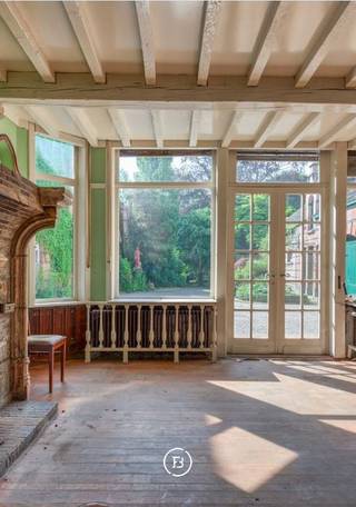 Ce manoir néoclassique de caractère datant de 1868 a servi de résidence aux brasseurs de la brasserie Du Bois-Haems. Peut-être servira-t-il bientôt...