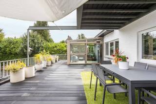 FOR SALE IN ROOSDAALLooking for a stylish, spacious apartment in an excellent location? Then this ready-to-move-in property in the center of Pamel is...