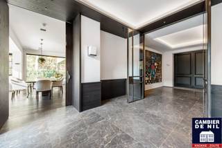 Deze uitzonderlijke villa is gelegen in het hart van het Zoute, op een absolute toplocatie op wandelafstand van de Royal Zoute Golf Club en...