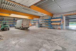 Dit project omvat twee percelen :Perceel NR 4- opp. 3439m2 met polyvalente opslagplaats/loods. van +740m²- 2 afzonderlijke toegangen via grote...