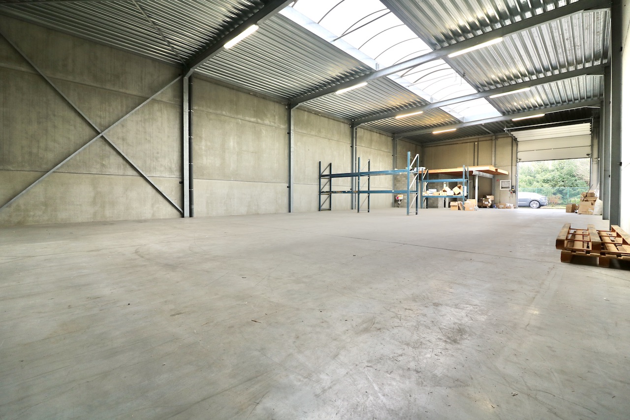 Bedrijfsgebouw van 322 m2 voor 1.290 EUR/mnd - foto 5