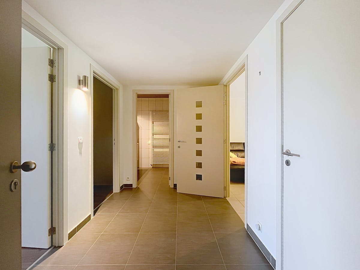 Ruim appartement met 2 slaapkamers en garage te huur nabij Brugge - foto 2
