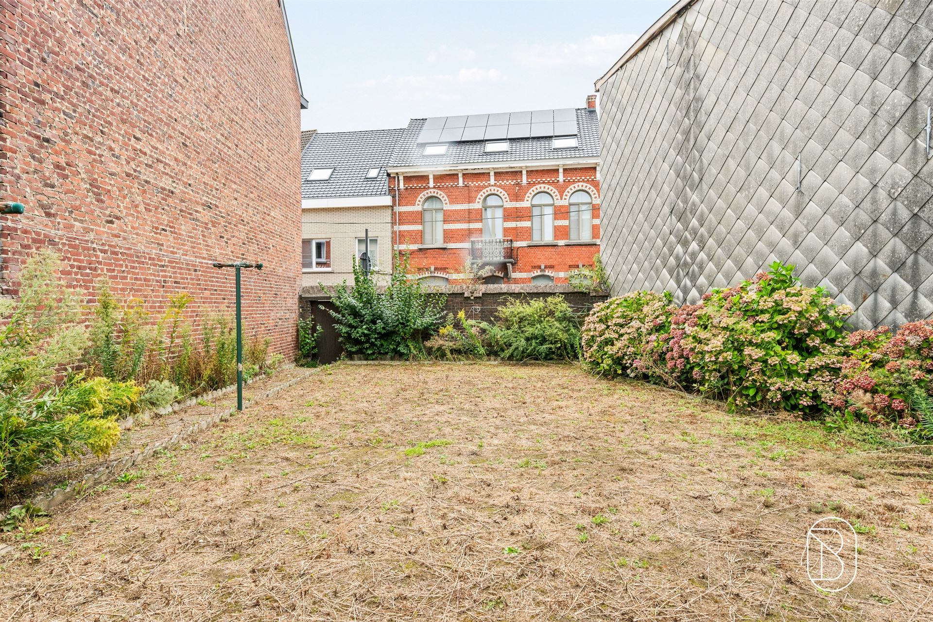 Goedgelegen degelijke woning met extra bouwgrond - foto 5
