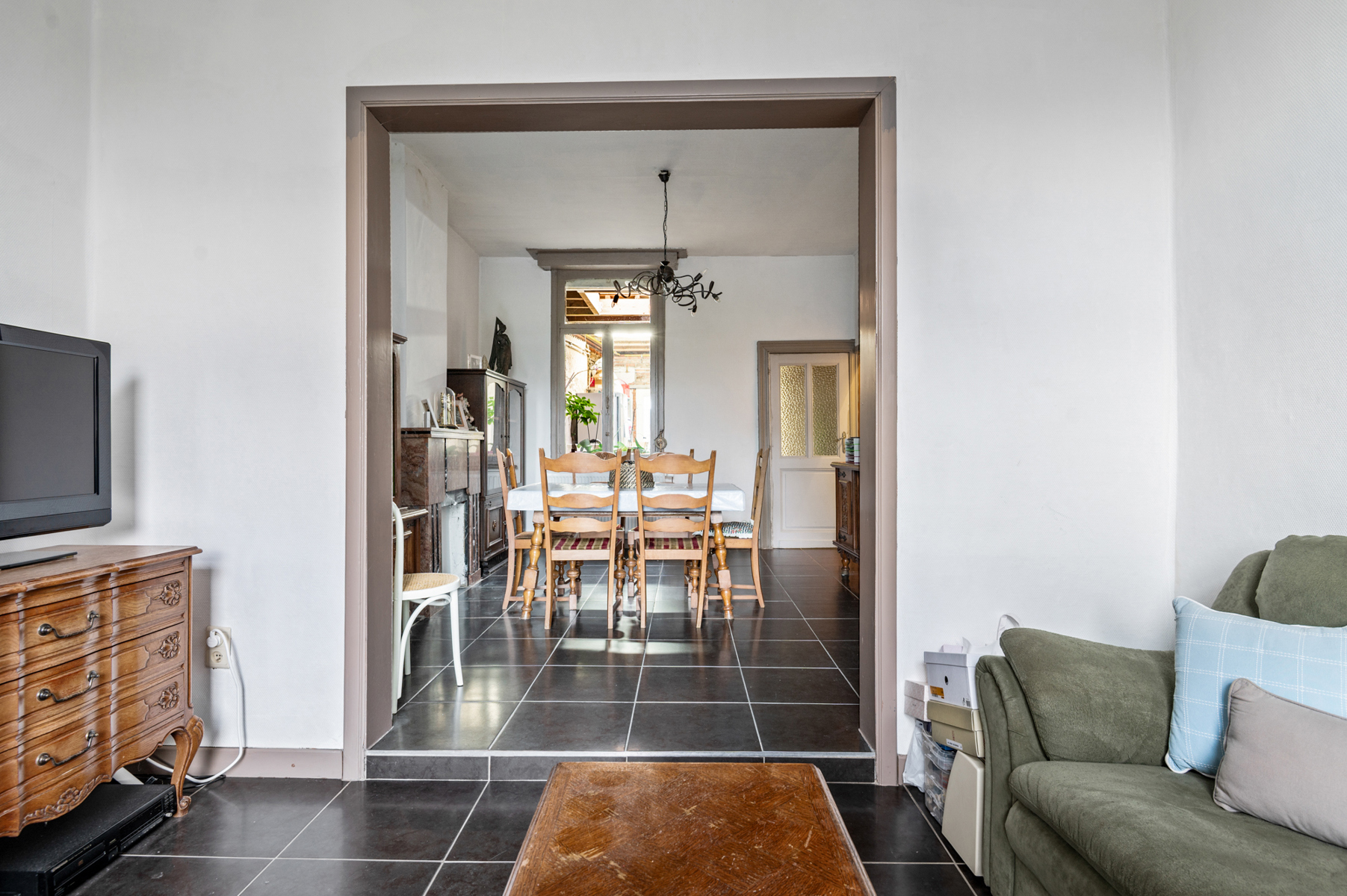 op te frissen woning met 3 slaapkamers en ruim terras - foto 4