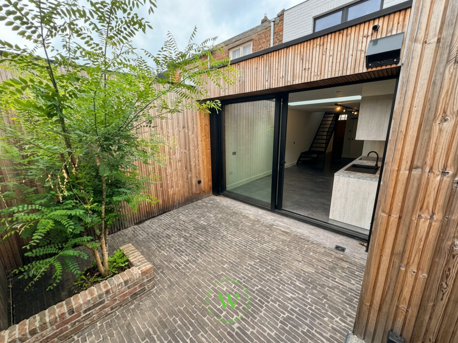 Volledig gerenoveerde woning met zonnige buitenruimte. - foto 4