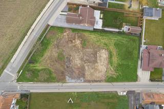 Bent u op zoek naar ruimte, privacy en de vrijheid om uw droomwoning te realiseren? Dit indrukwekkende hoekperceel van maar liefst 1.100 m² biedt...