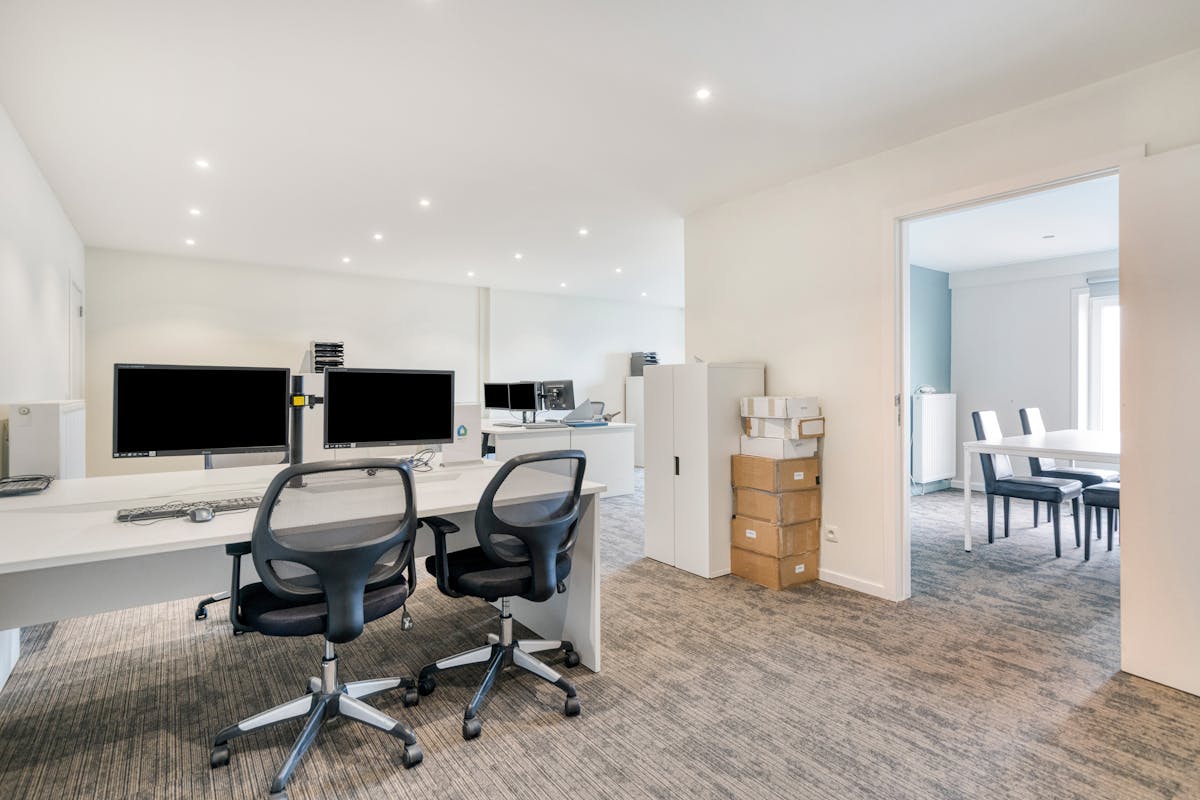 Kantoor van ca. 85m² met diensten in Intraxie te Rumbeke - foto 4