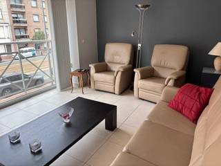 Gemeubeld appartement op de eerste verdieping van de mooie residentie ' Iris'.Bestaat uit: inkomhall, ruime en mooi ingerichte living , twee...