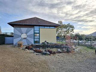 In de Eekstraat in Zele bevindt zich deze ruime, lichtrijke kantoor- of handelsruimte met tal van mogelijkheden. Ideaal voor het inrichten van...