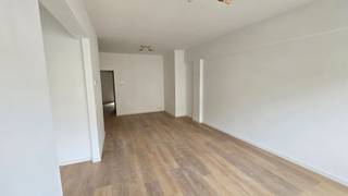Te huur: instapklaar, volledig gerenoveerd appartement met 1 slaapkamer op toplocatie.<br /><br />Dit prachtig gerenoveerde appartement combineert hedendaags comfort met een uitstekende, centrale ligging. <br /><br />Het appartement beschikt over een ruime slaapkamer en een smaakvol vernieuwde badkamer met kwalitatieve afwerking. Daarnaast is er een praktische wasberging voorzien.<br /><br />De renovatie werd grondig en met oog voor detail uitgevoerd, met aandacht voor kwaliteit en energiezuinigheid:<br /><br />* Nieuwe ramen met driedubbele beglazing<br />* Volledig geschilderd<br />* Verlichtingsarmaturen aanwezig in alle kamers<br />* Nieuwe energiezuinige condensatieketel<br />* Volledig vernieuwde keuken en badkamer<br />* Elektriciteit volledig conform en vernieuwd<br /><br />De ligging is een absolute troef: op slechts 100 meter van metrostation Sint-Elisabeth en met winkels, openbaar vervoer en andere voorzieningen op wandelafstand.<br /><br />Rechtstreeks contact met de eigenaar.<br /><br />Interesse? Neem vandaag nog contact op voor meer informatie of een bezoek!<br />