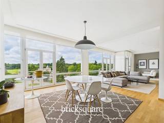 IXELLES – Prime location facing the Boitsfort Hippodrome and on the prestigious Avenue Franklin Roosevelt, just steps from the Sonian Forest, the...