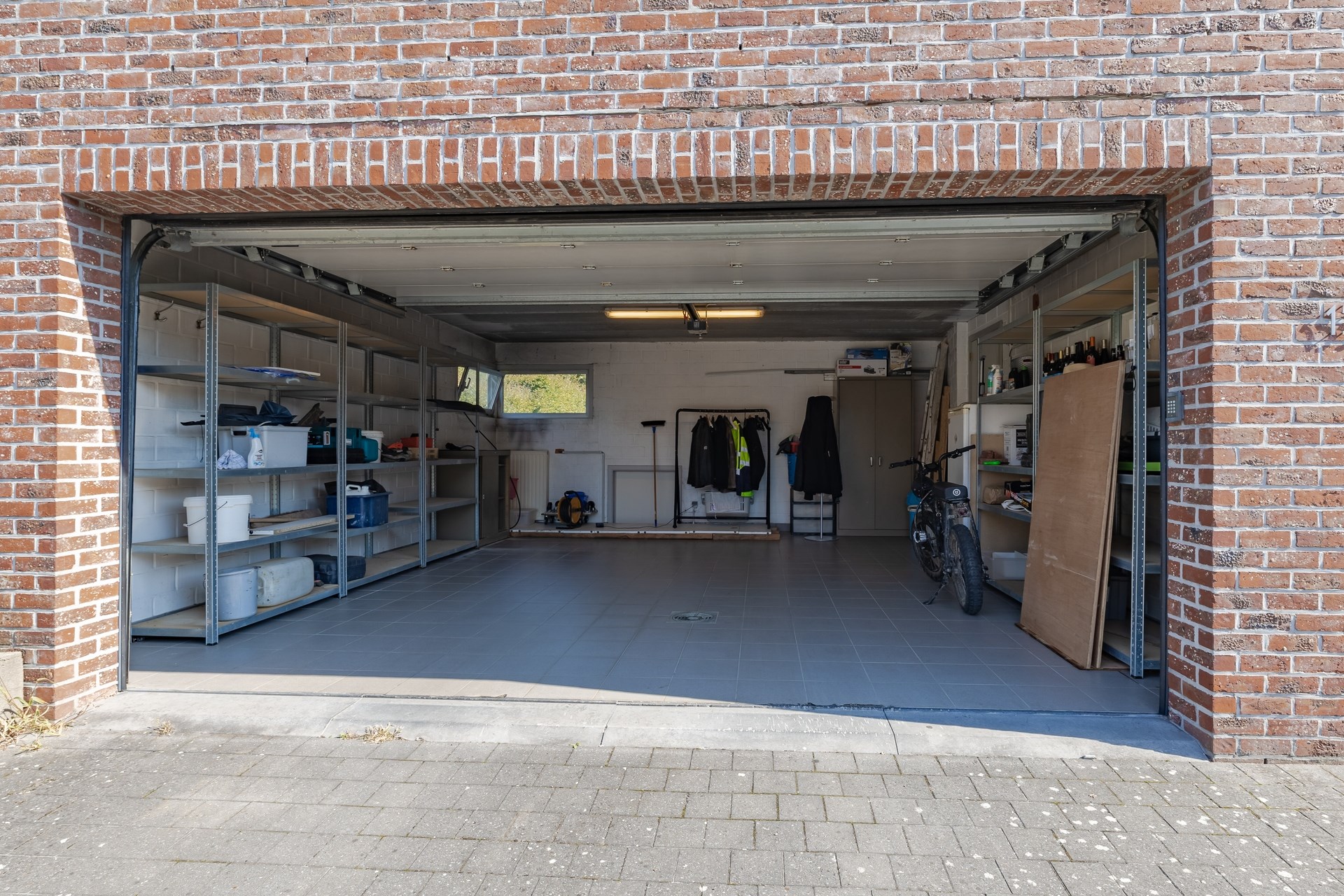 Karaktervolle architectenwoning op een perceel van ruim 25 are met diepe, oostgerichte tuin - foto 4
