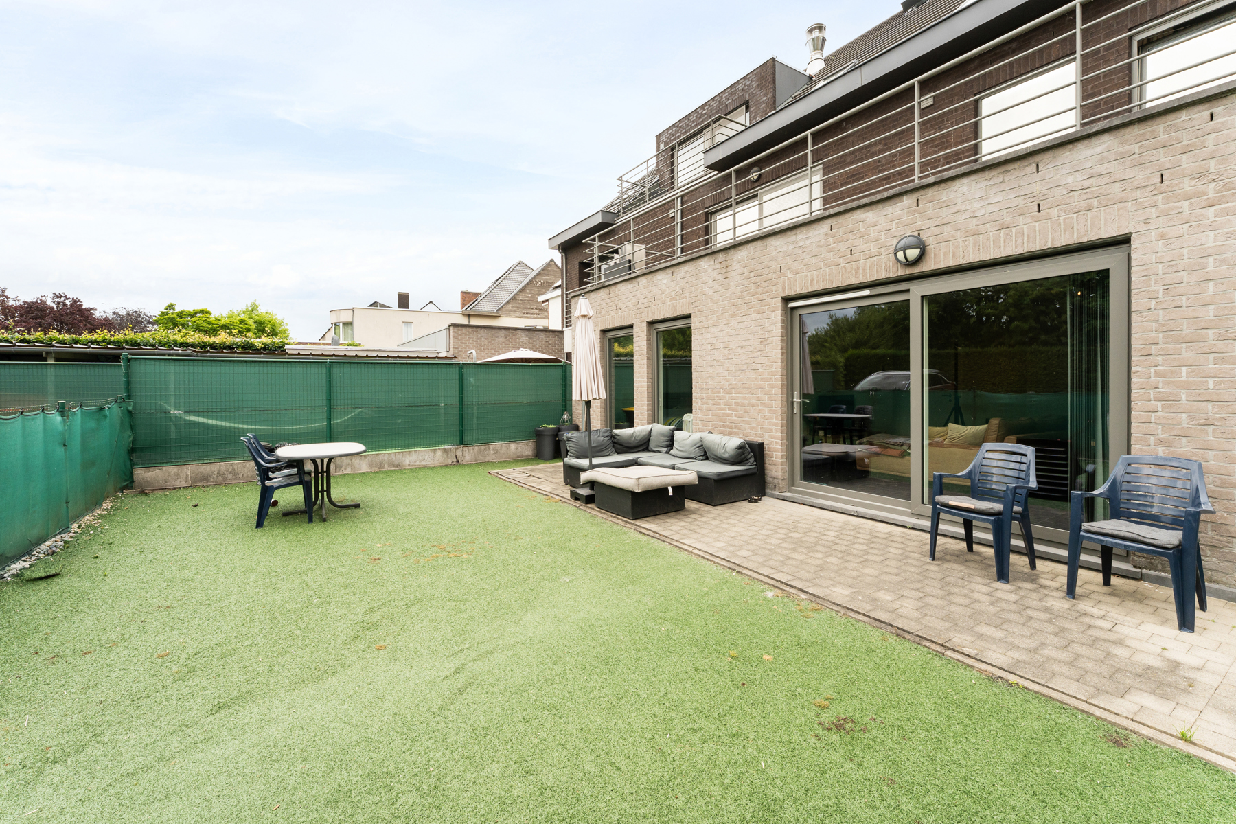 Gelijkvloers appartement met terras en autostaanplaats - foto 4